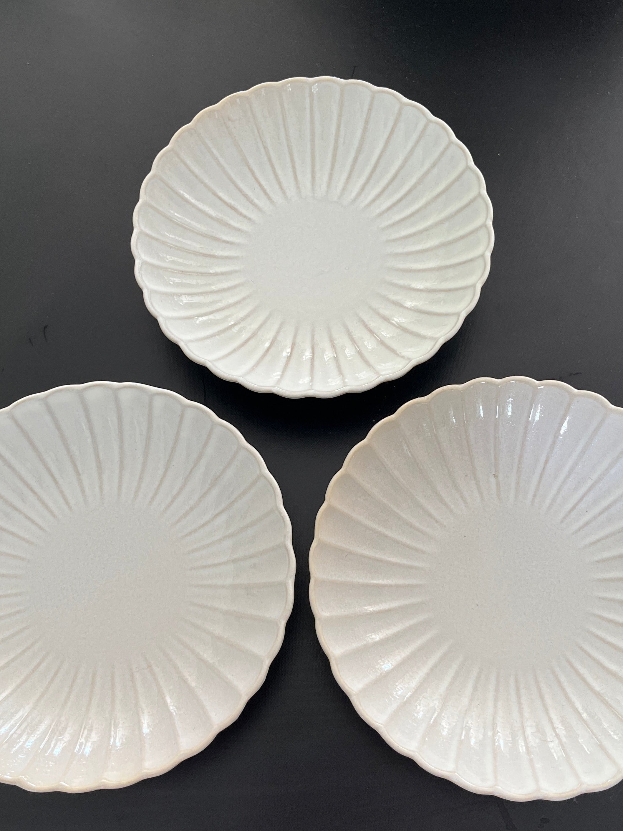 Teller Muscheloptik light grey
