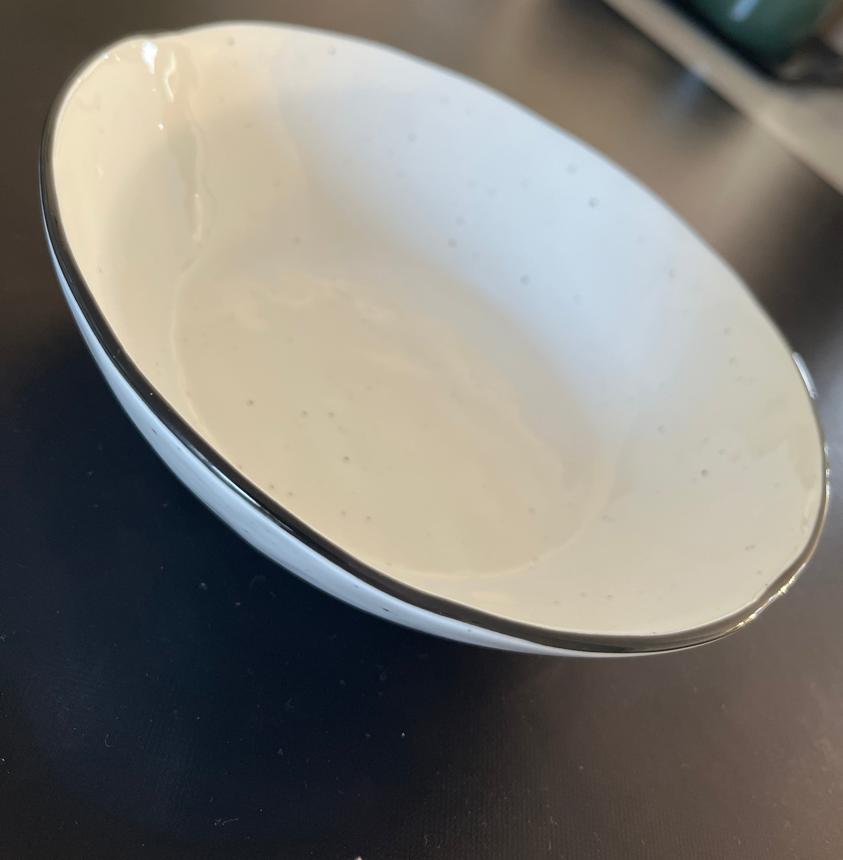 Bowl schwarzer Rand