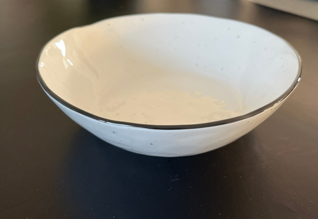 Bowl schwarzer Rand